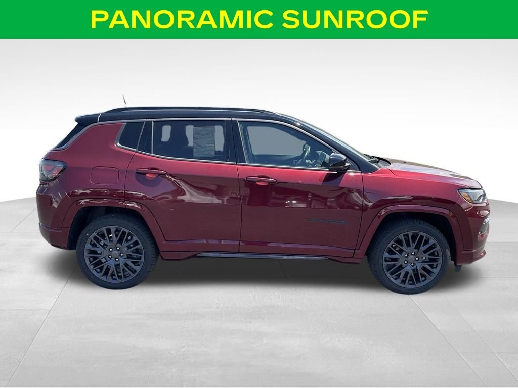 Used 2022 Velvet Red Pearlcoat Jeep Limited image 6