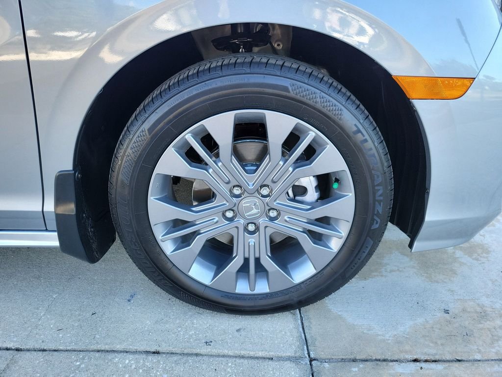 Used 2026 Silver Metallic Honda Touring image 6