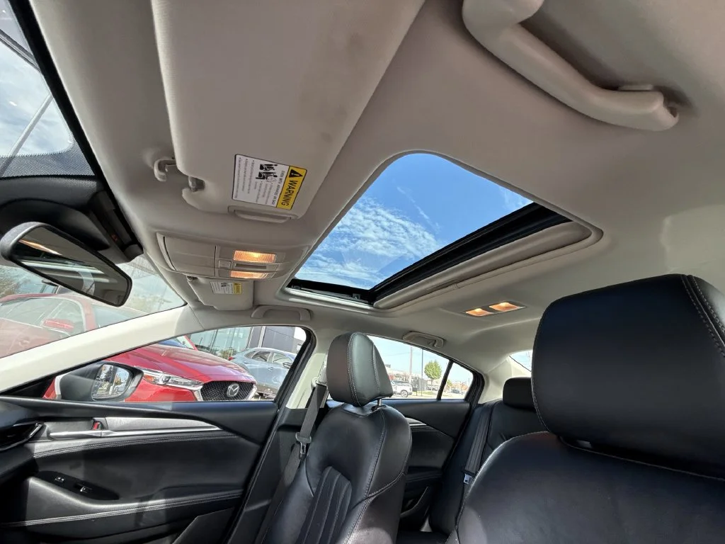Used 2018 White Mazda Touring image 20