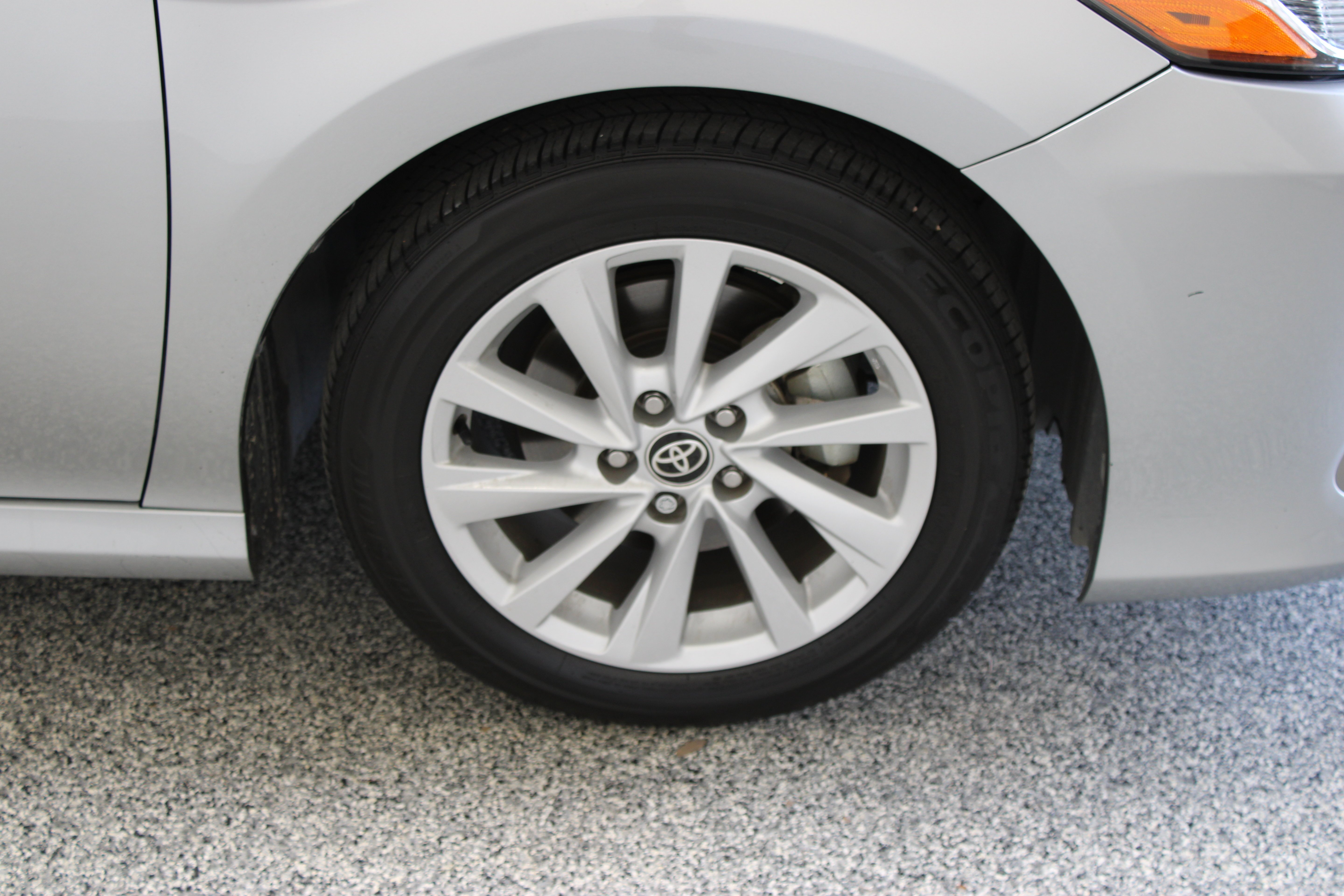Certified Used 2022 Celestial Silver Metallic Toyota LE 2.5L image 5