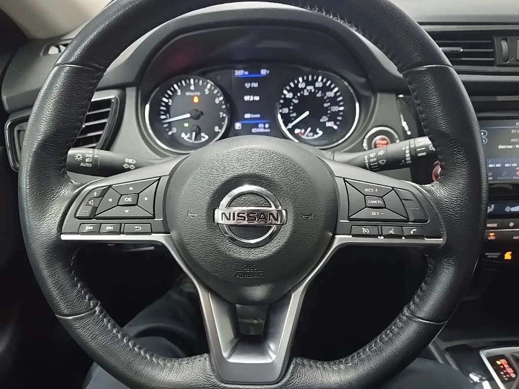 Used 2018 Silver Nissan SV image 19