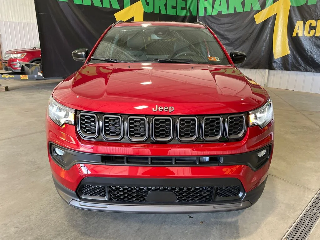 New 2026 Red Hot Pearlcoat Jeep Latitude Altitude image 2