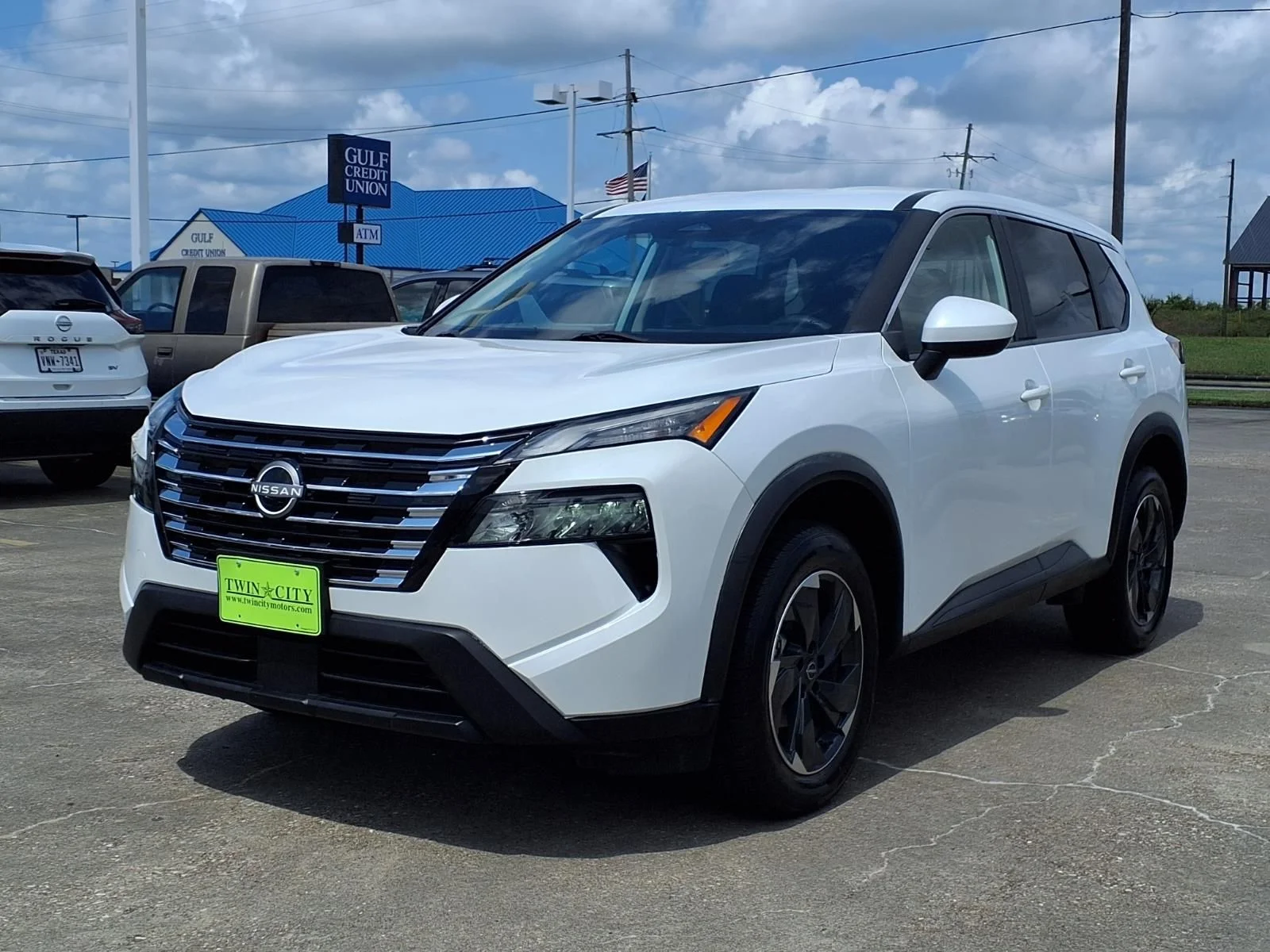 Certified Used 2024 White Nissan SV image 5