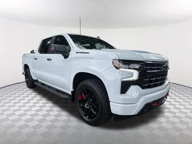 Used 2025 Summit White Chevrolet RST image 3