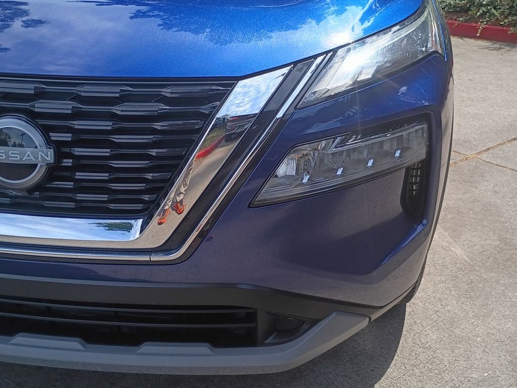 Used 2023 Caspian Blue Metallic Nissan SV image 9