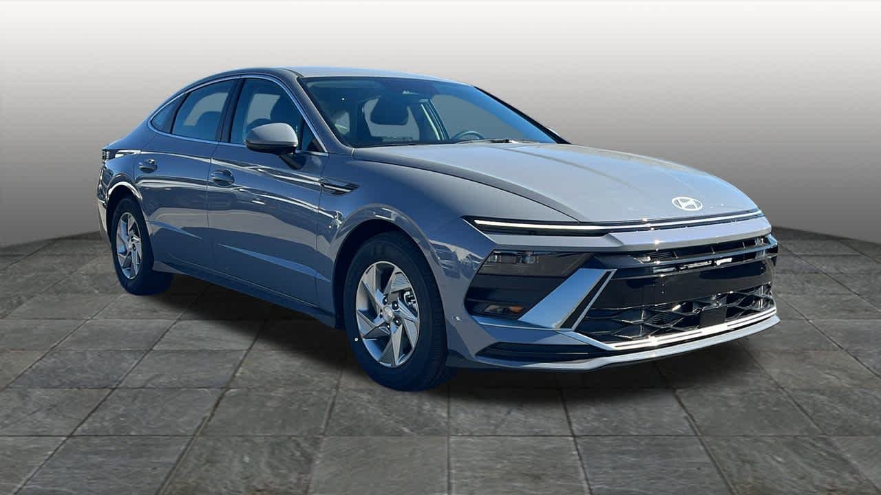 New 2026 Transmission Blue Hyundai SE image 3