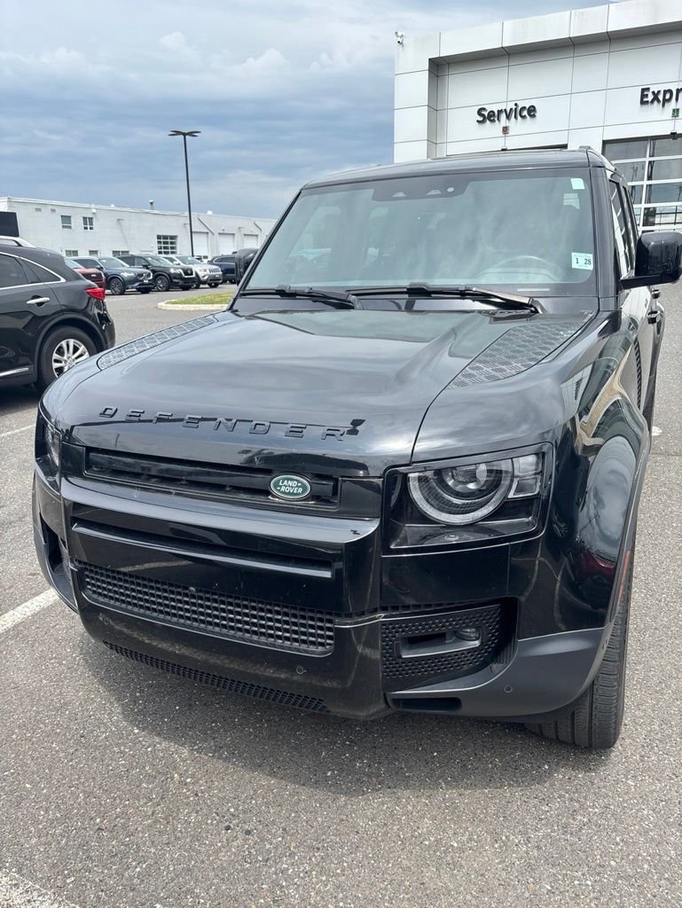 2023 Land Rover Defender S's photo