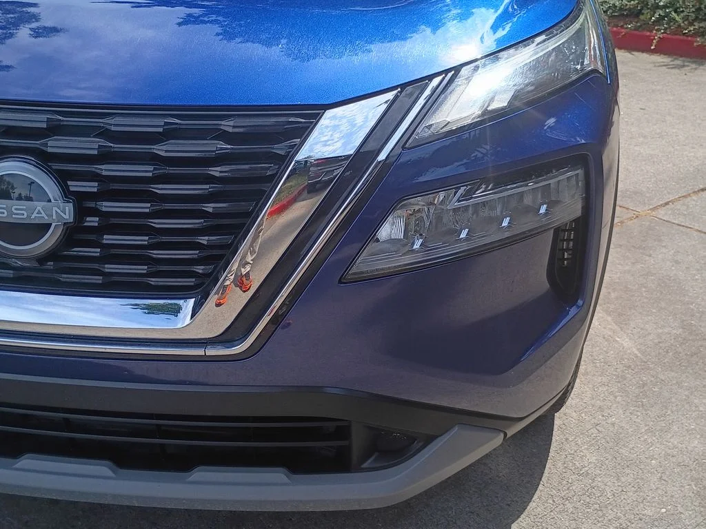 Used 2023 Caspian Blue Metallic Nissan SV image 10