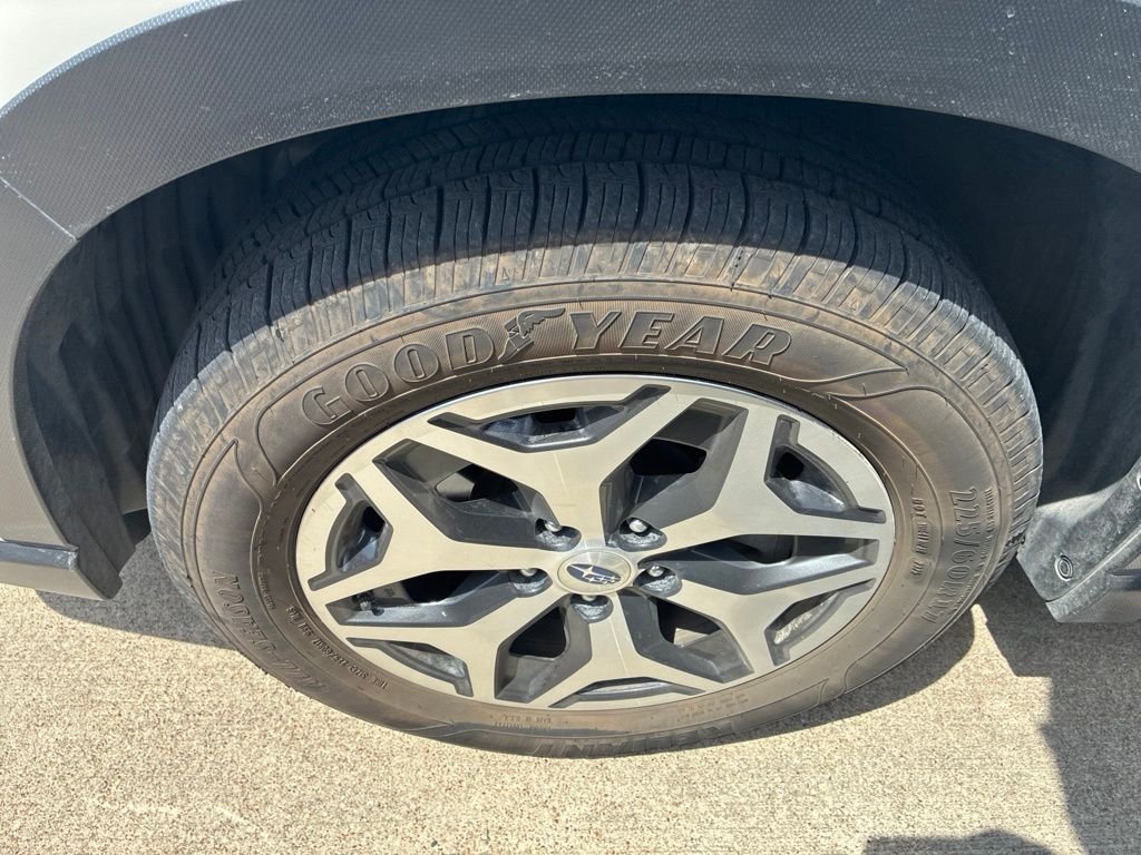 Used 2022 White Subaru Premium image 5