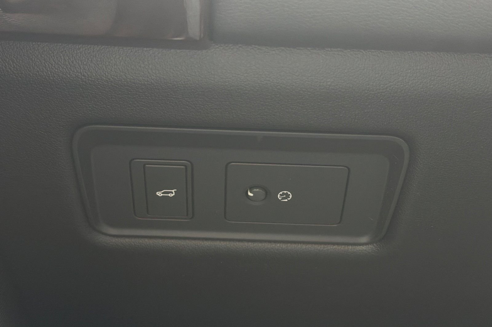 Used 2020  Land Rover SWB image 34