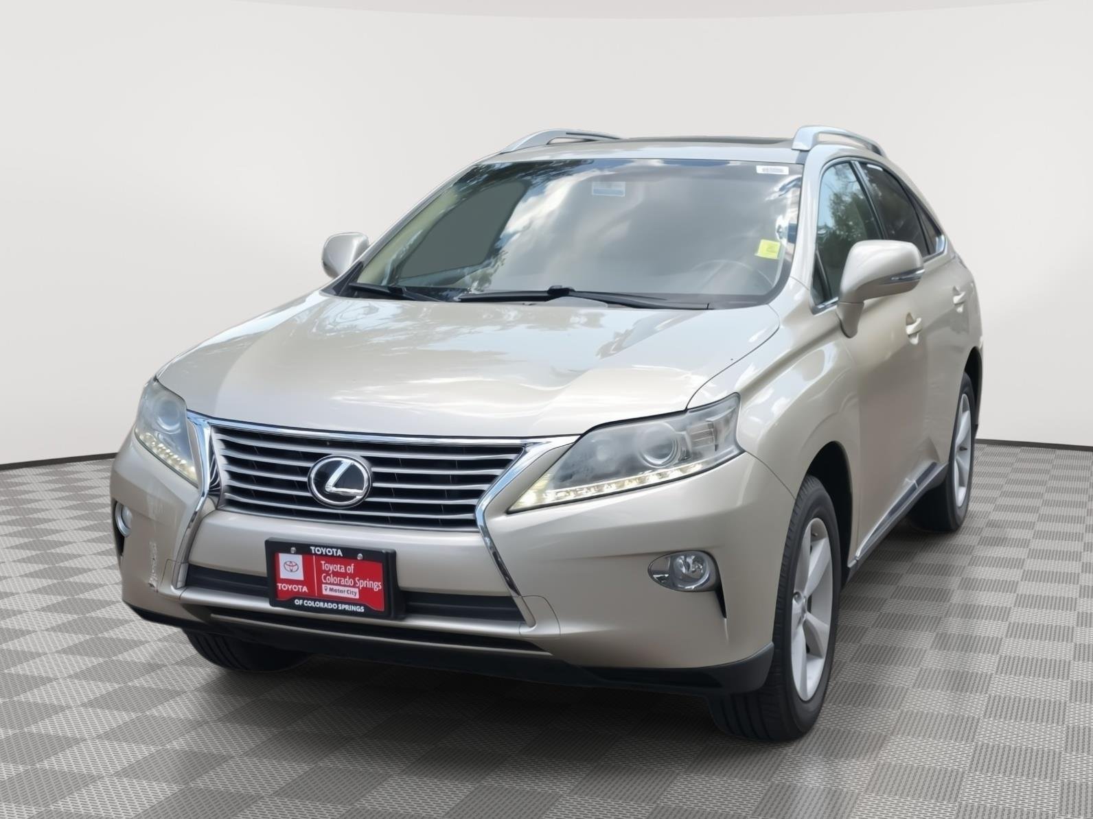 Used 2015 Satin Cashmere Metallic Lexus Base image 5