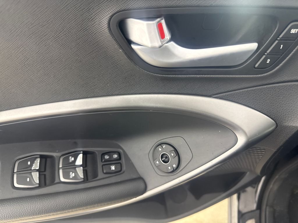 Used 2018 Black Hyundai SE Ultimate image 17