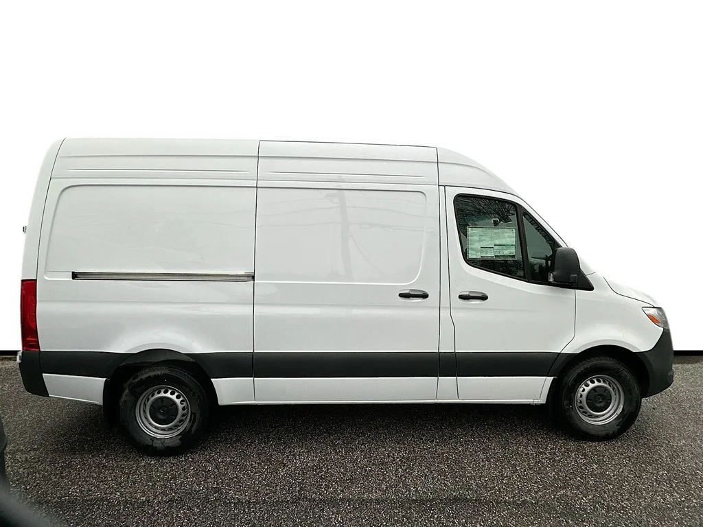 Used 2025 White Mercedes-Benz Cargo 144 WB image 4
