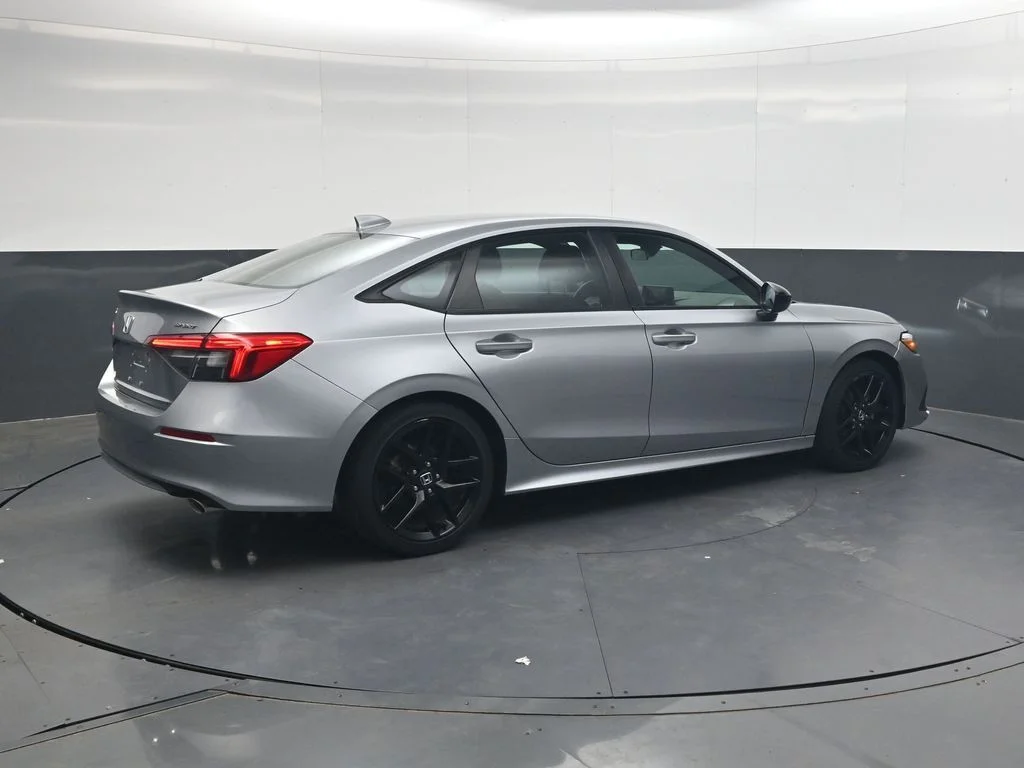 Used 2024  Honda Sport image 4