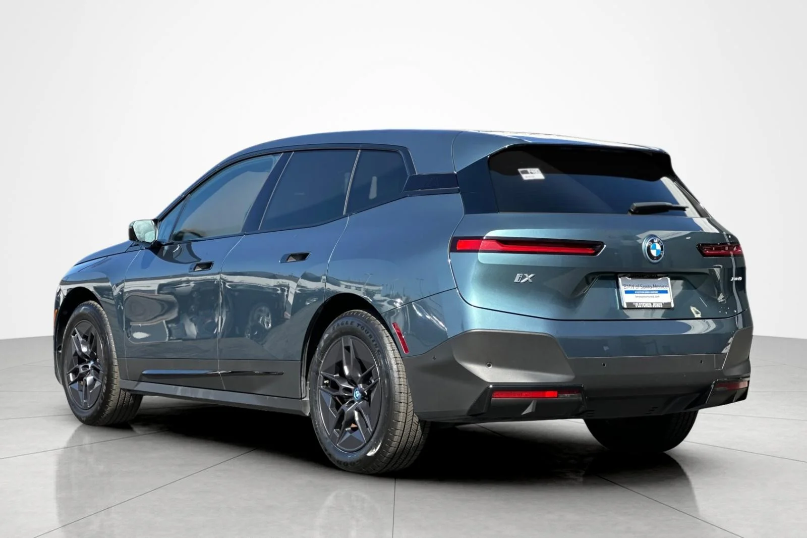 Used 2024 Blue Ridge Mountain Metallic BMW xDrive50 image 3