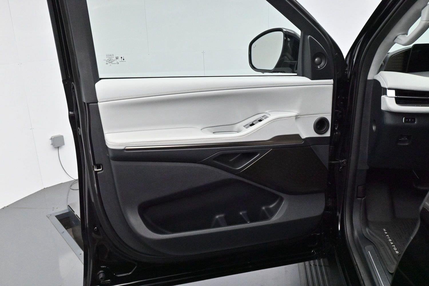 Used 2026 Infinite Black Metallic Clearcoat Lincoln Black Label image 14