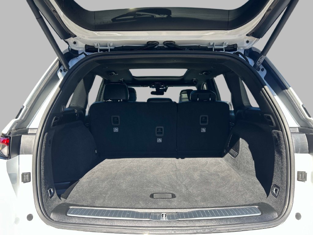 Used 2022 White Jeep Overland image 11