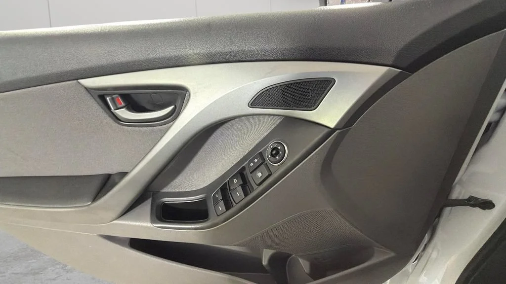 Used 2016 White Hyundai SE image 24