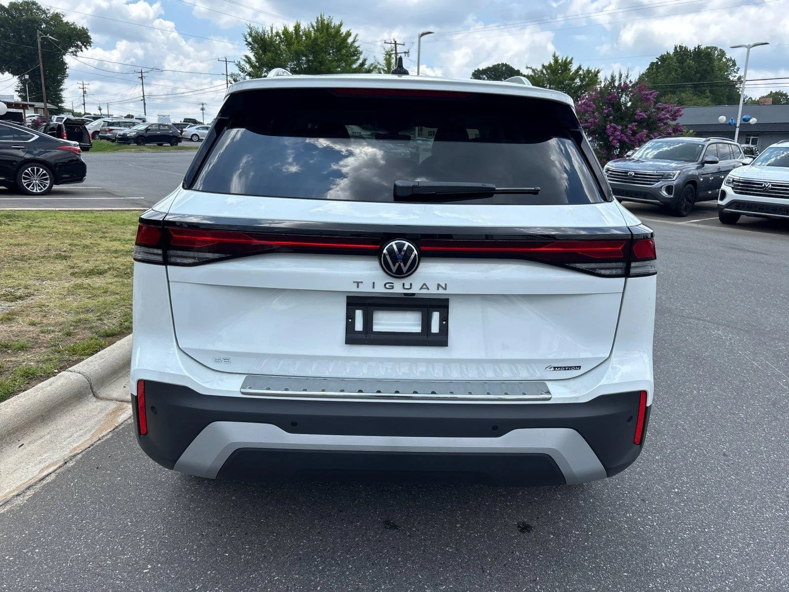New 2026 pure white Volkswagen SE image 4