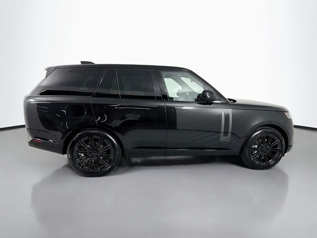 New 2026 Santorini Black Metallic Land Rover SE image 8