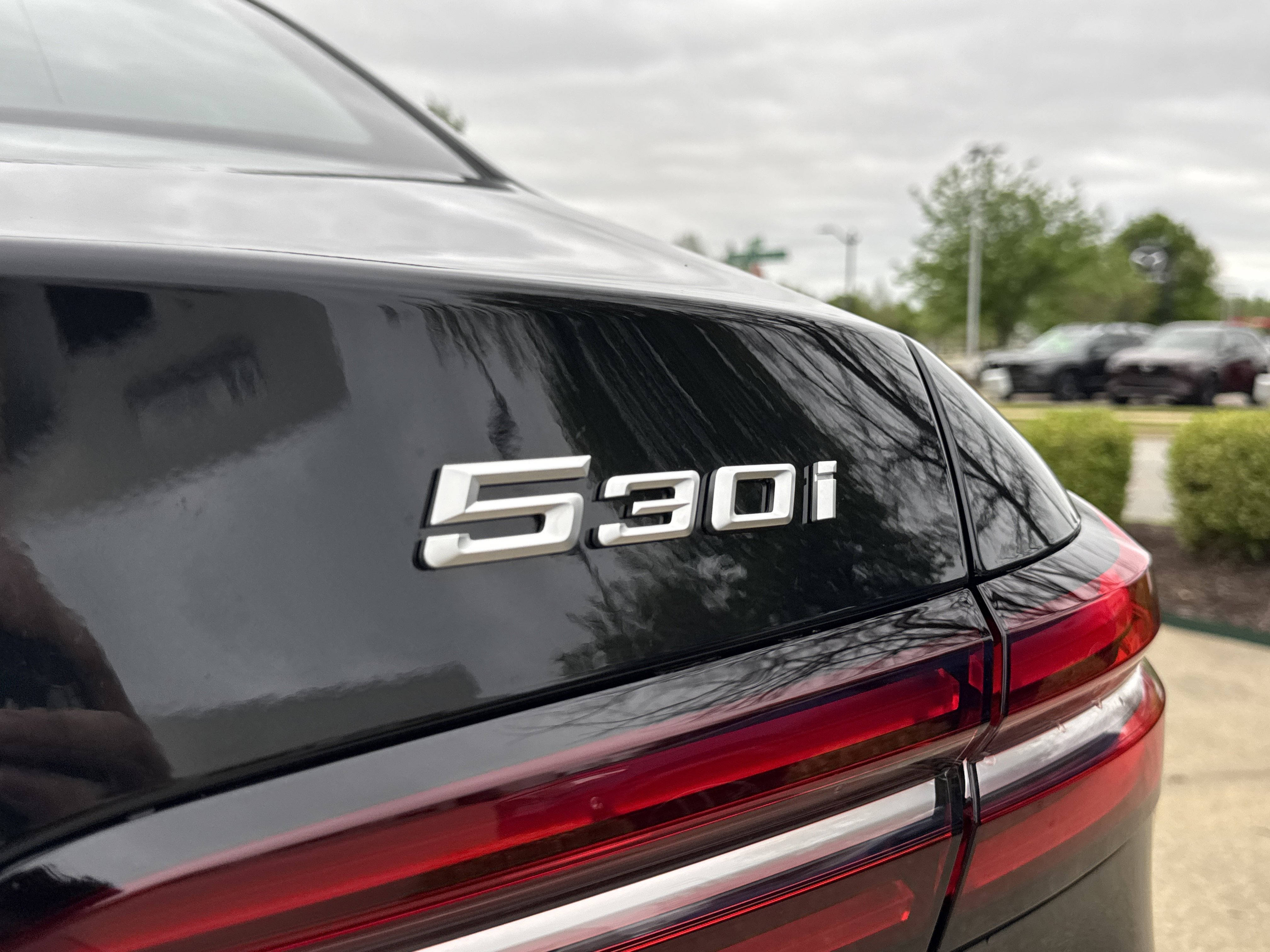 New 2026 BLACK SAPPHIRE BMW 530i xDrive image 9
