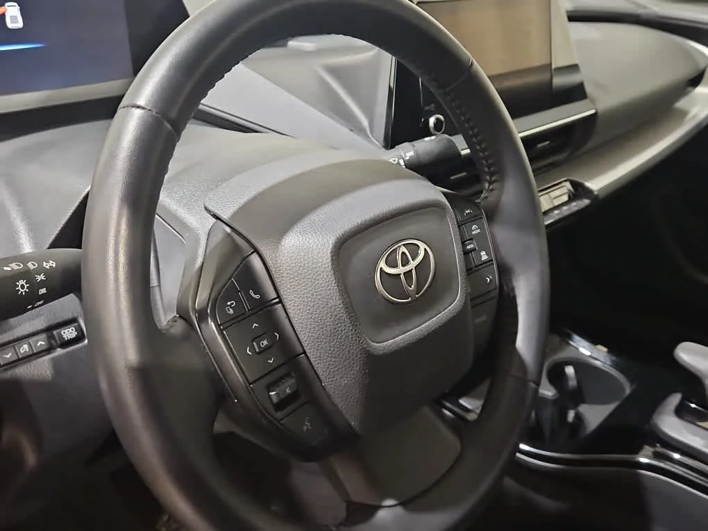 Used 2025 CUTTING EDGE Toyota LE image 14