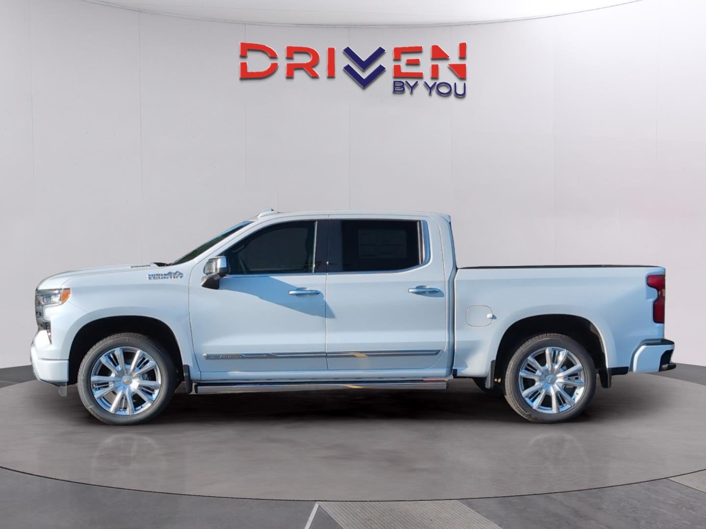 New 2026 Polar White Tricoat Chevrolet High Country image 2