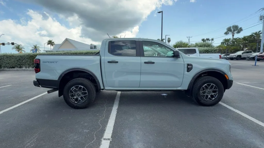 Used 2024 Green Ford XLT image 9