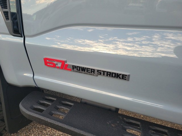 New 2027 Gray Metallic Ford Lariat image 9