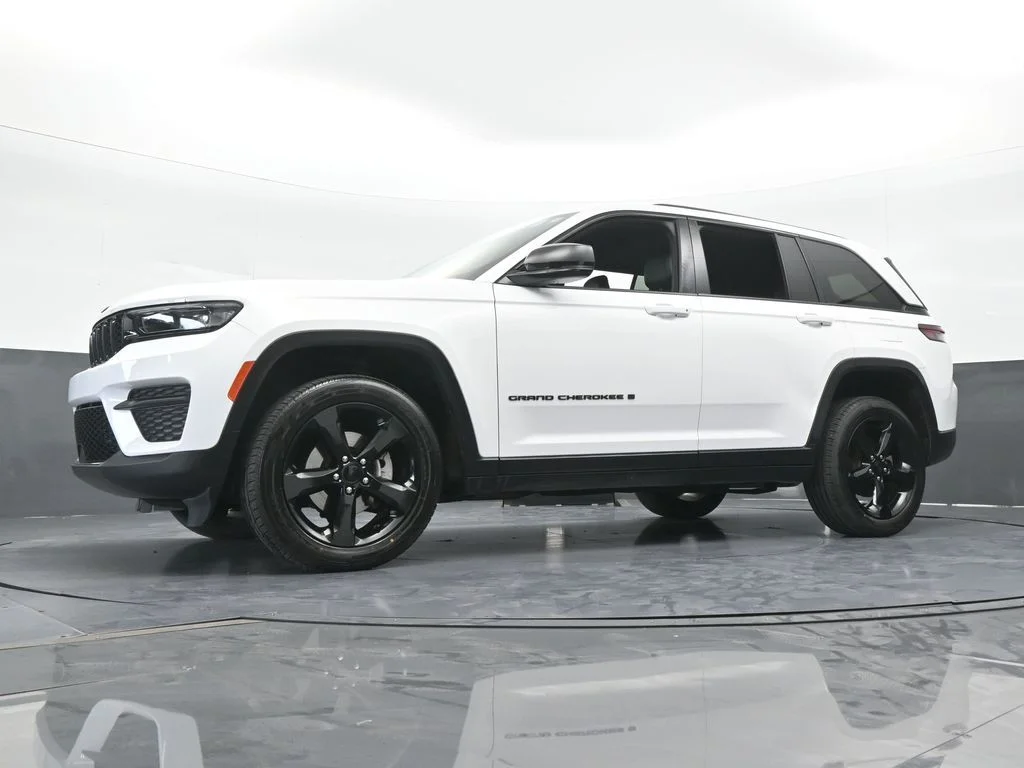 Used 2023 Bright White Clearcoat Jeep Altitude X image 55