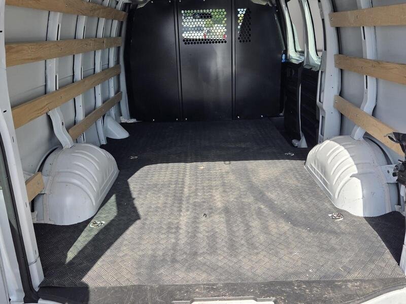Used 2025 Summit White CHEVROLET RWD 2500 135" image 13