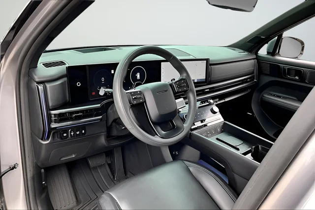Used 2025 Silver Hyundai Calligraphy image 14