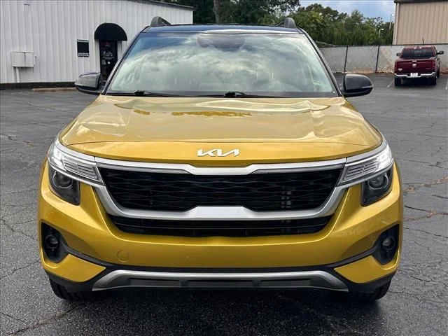 Used 2023 Yellow Kia Nightfall image 4