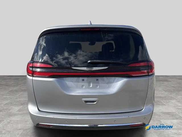 Used 2021 Silver Chrysler Touring L image 4