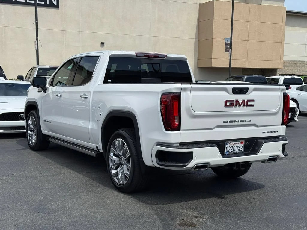 Used 2024 White Frost Tricoat GMC Denali image 9