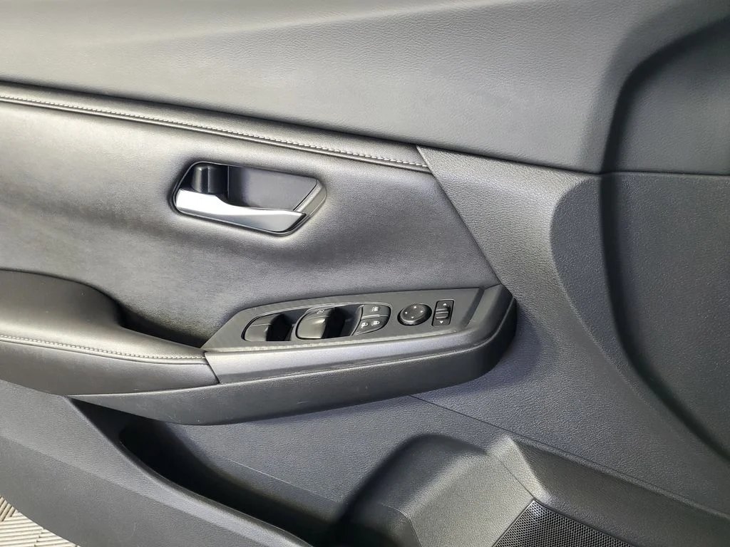 Used 2021 Silver Nissan SV image 27