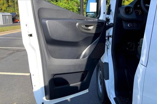 New 2026 Arctic White Mercedes-Benz Cargo 144 WB image 27