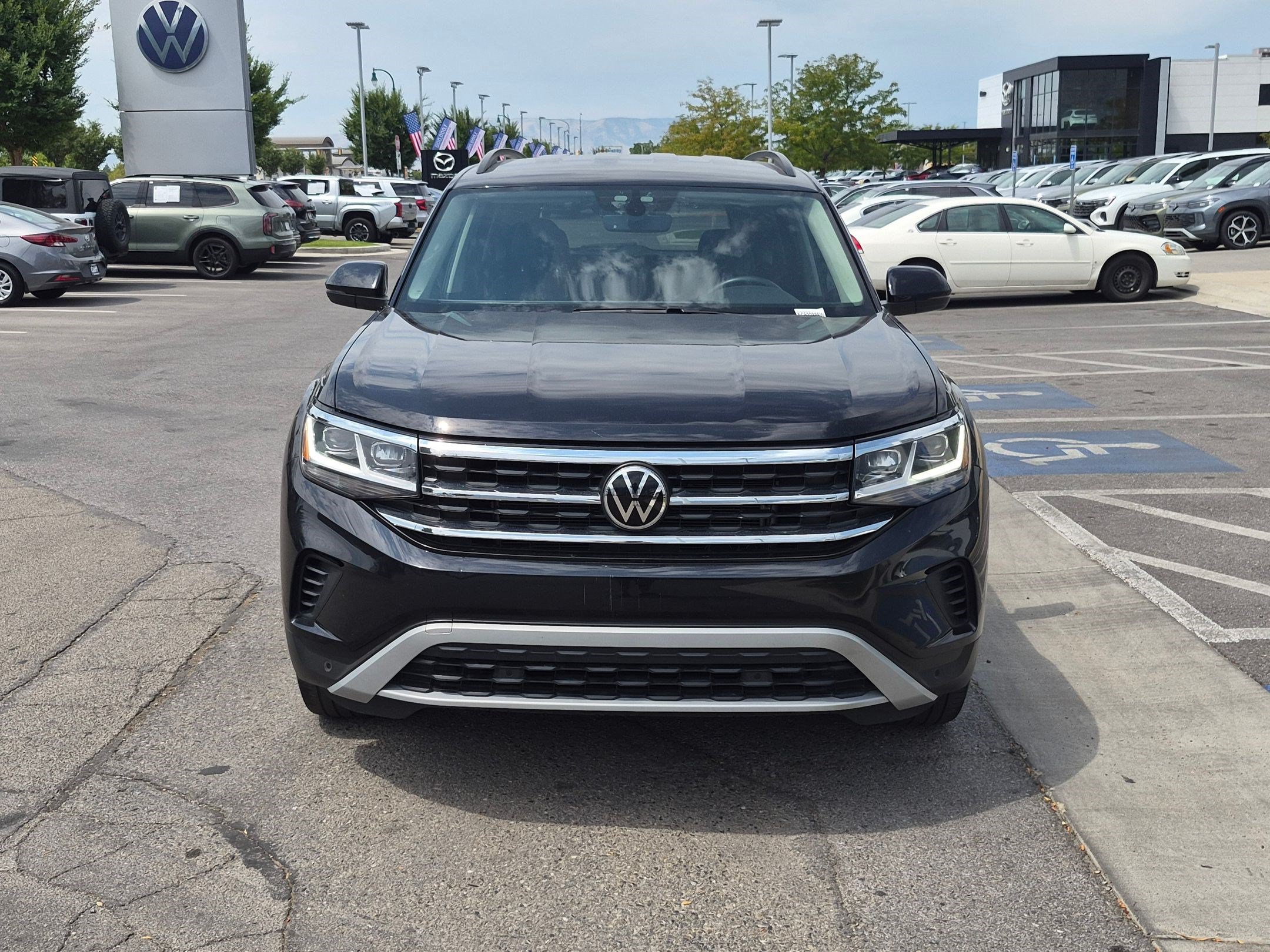 Used 2022 Deep Black Pearl Volkswagen 3.6L V6 SE w/Technology image 10