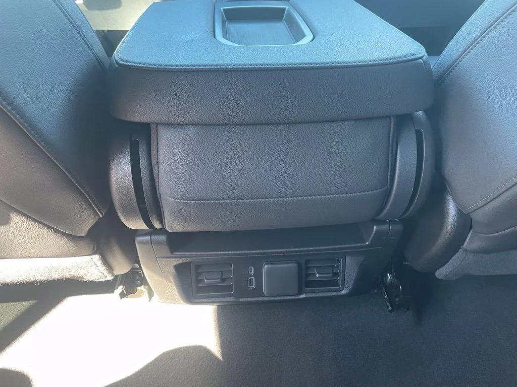 Used 2025 Onyx Black GMC SLT image 25