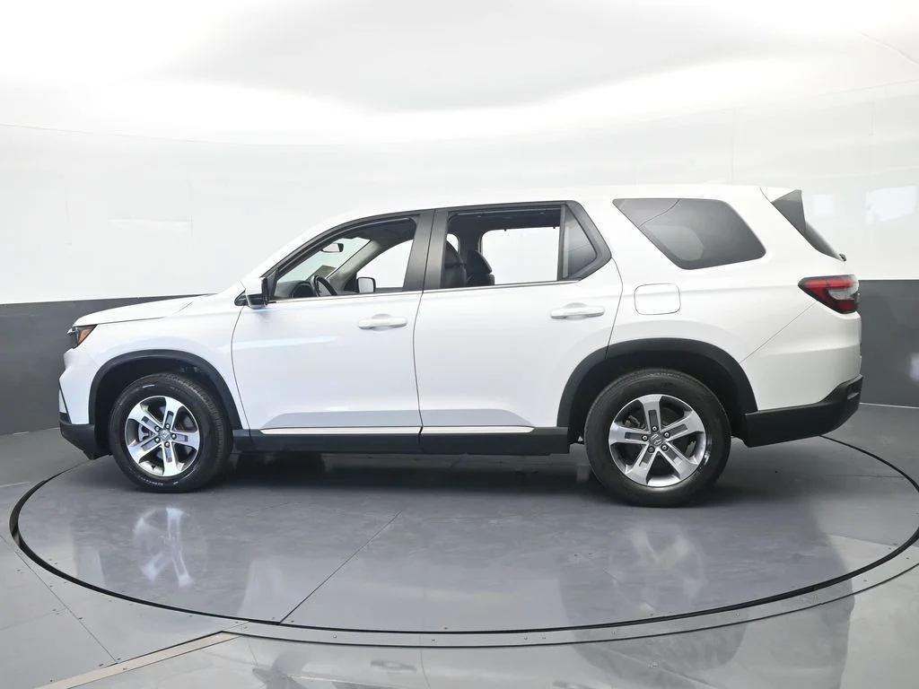 Used 2025 White Honda EX-L image 3