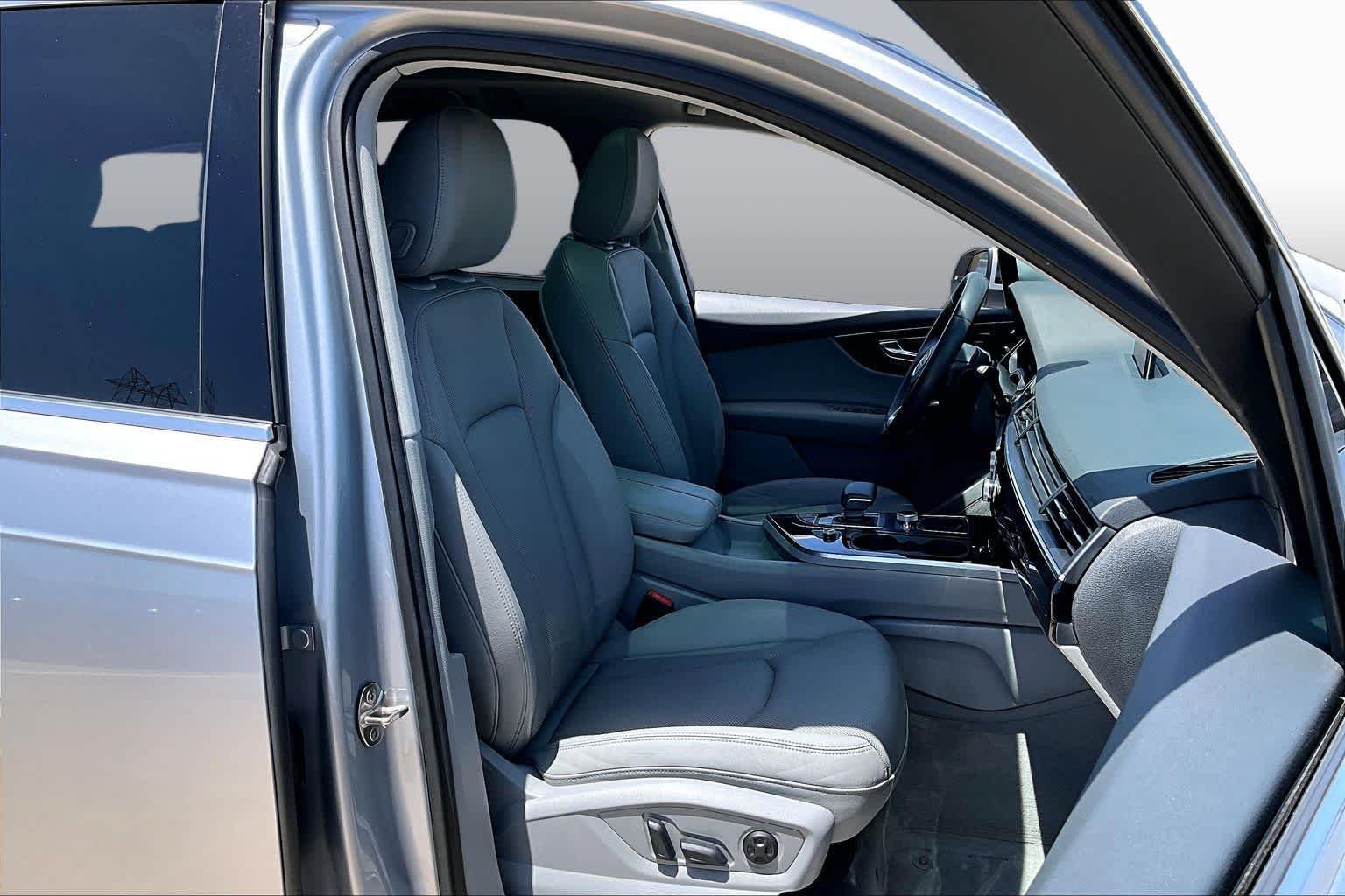 Used 2017 Florett Silver Metallic Audi Prestige image 9