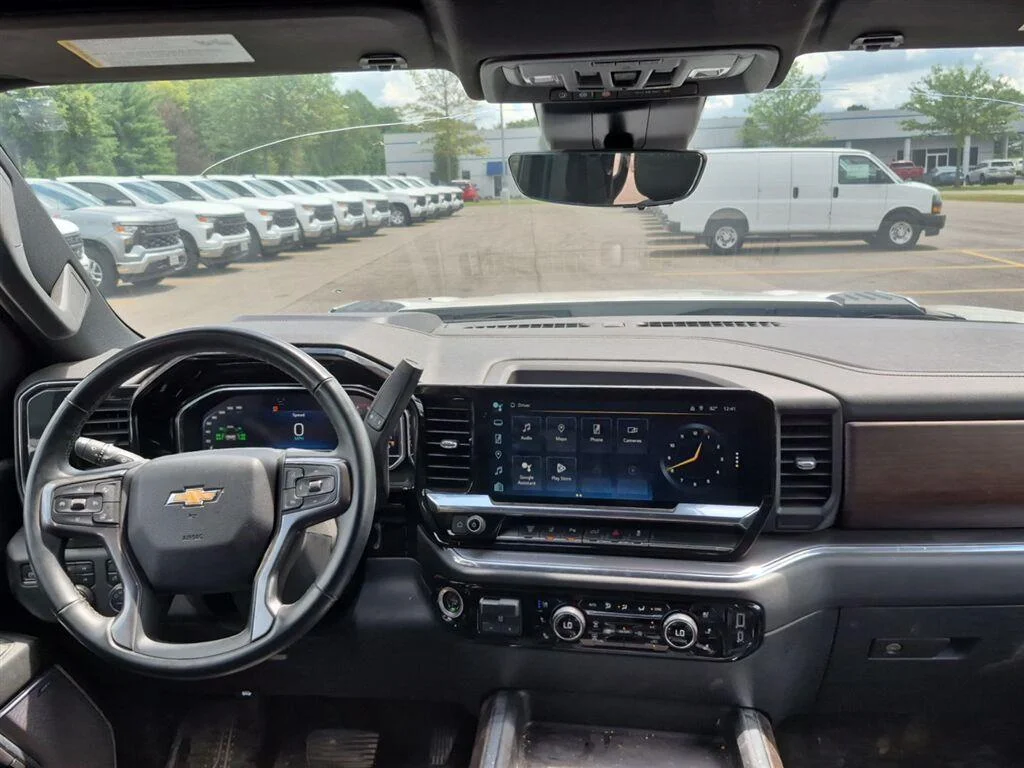 Used 2024 Summit White Chevrolet High Country image 10