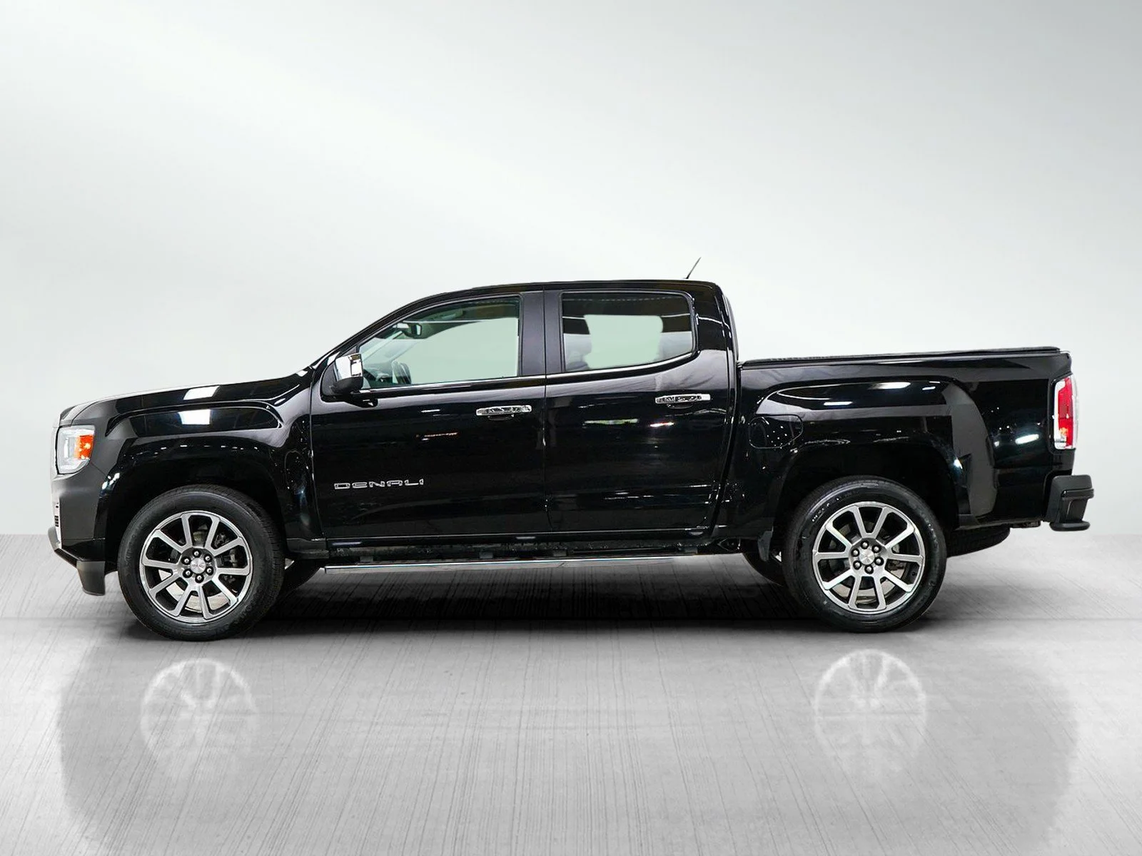 Used 2022 GMC Canyon Denali with VIN 1GTG6EEN9N1204344 for sale in Bloomington, Minnesota
