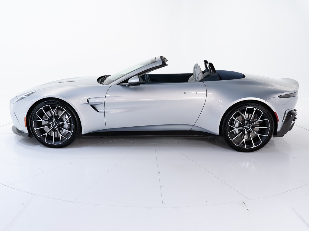 2026 Aston Martin Vantage Roadster photo 2