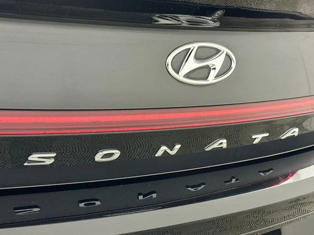 Certified Used 2021 Black Hyundai SEL Plus image 28