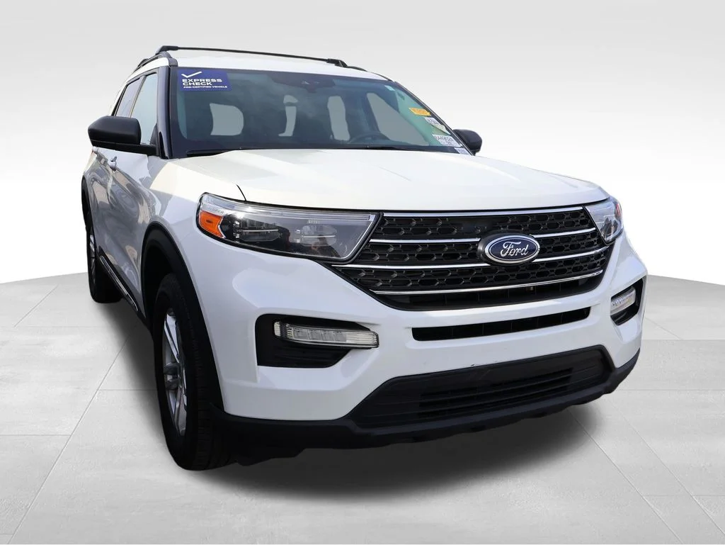 Used 2023 White Metallic Ford XLT image 10