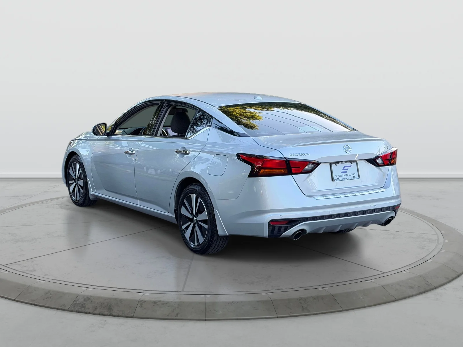 Used 2020 Silver Nissan 2.5 SV image 4