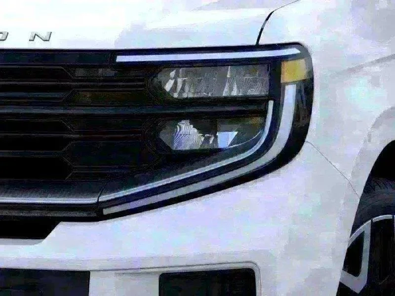 New 2025 Star White Ford Platinum image 53