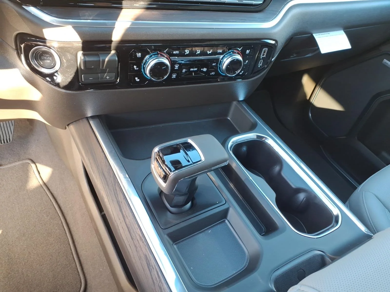 2026 GMC Sierra 1500 SLT - Photo 10