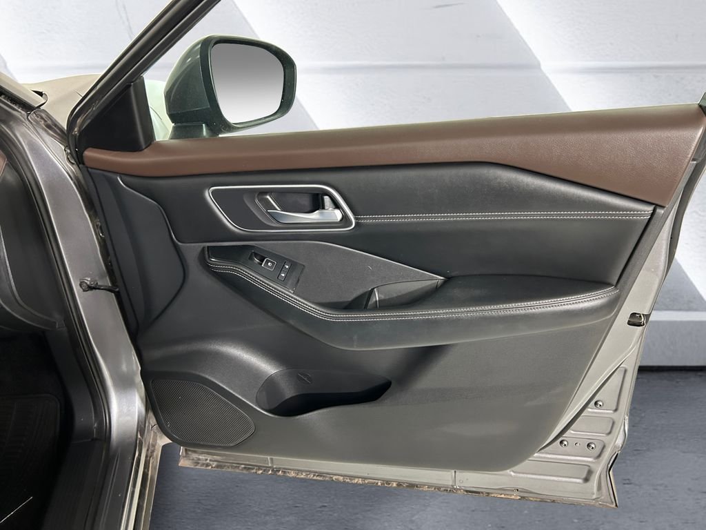 Used 2021 Gray Nissan SL image 15